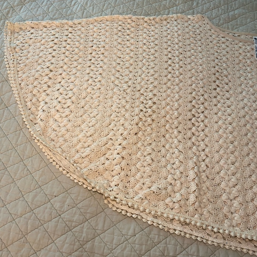 Leo & Nicole poncho, size PL. Cream color and a pretty lace fabric. - Picture 3 of 5